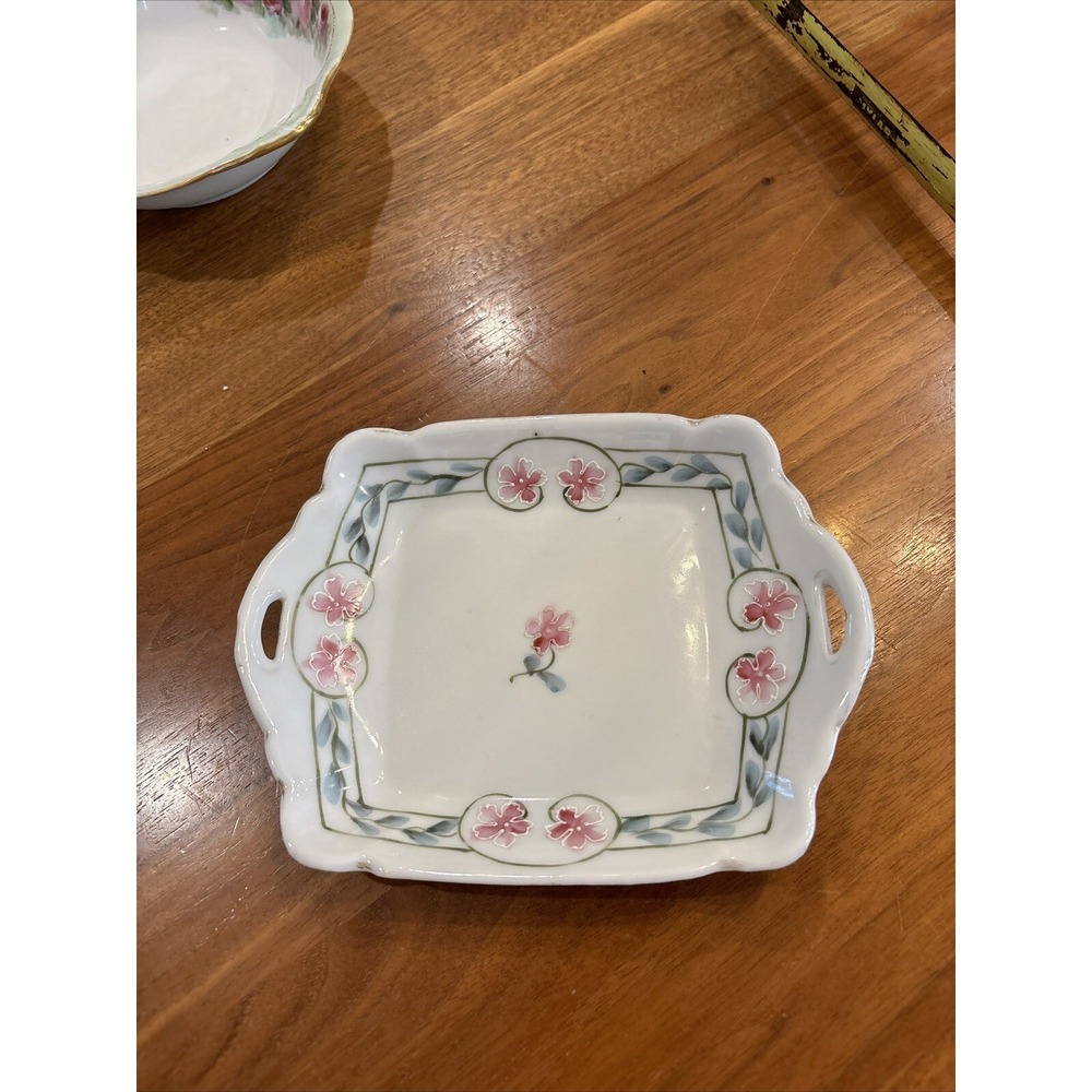 ANTIQUE NIPPON HAND PAINTED DOUBLE HANDLED MORIAGE DETAILS SMALL PLATE